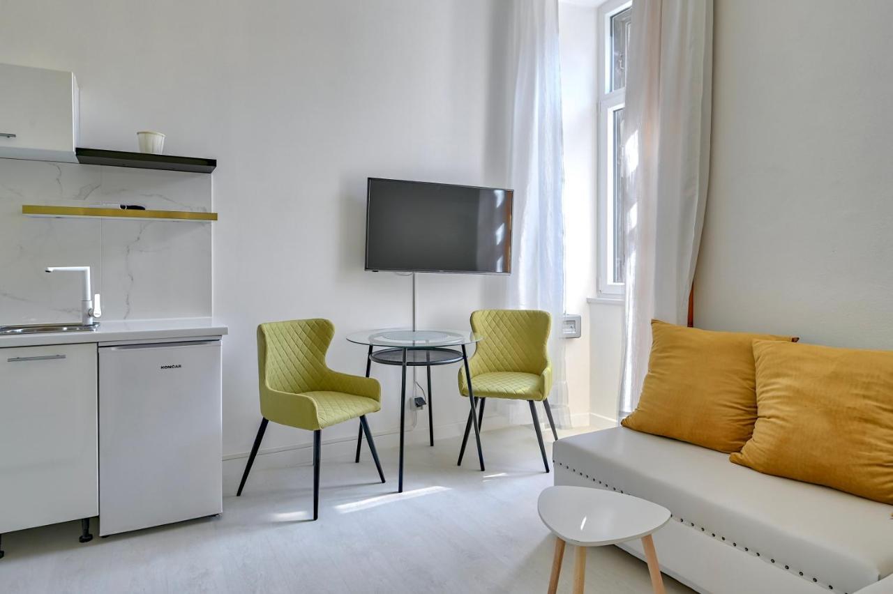 Collins Amethyst Center Apartment Pula Exterior photo