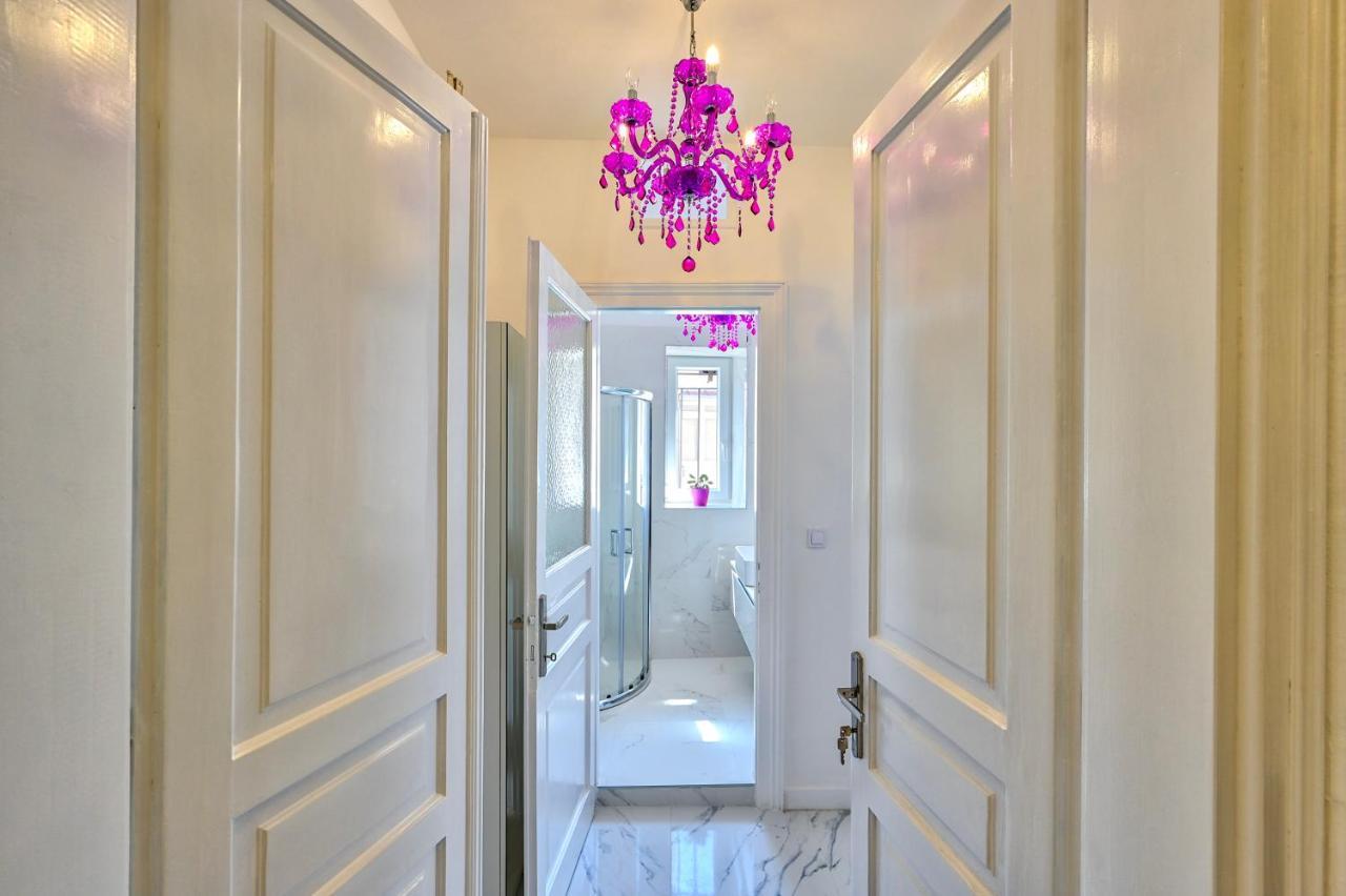 Collins Amethyst Center Apartment Pula Exterior photo