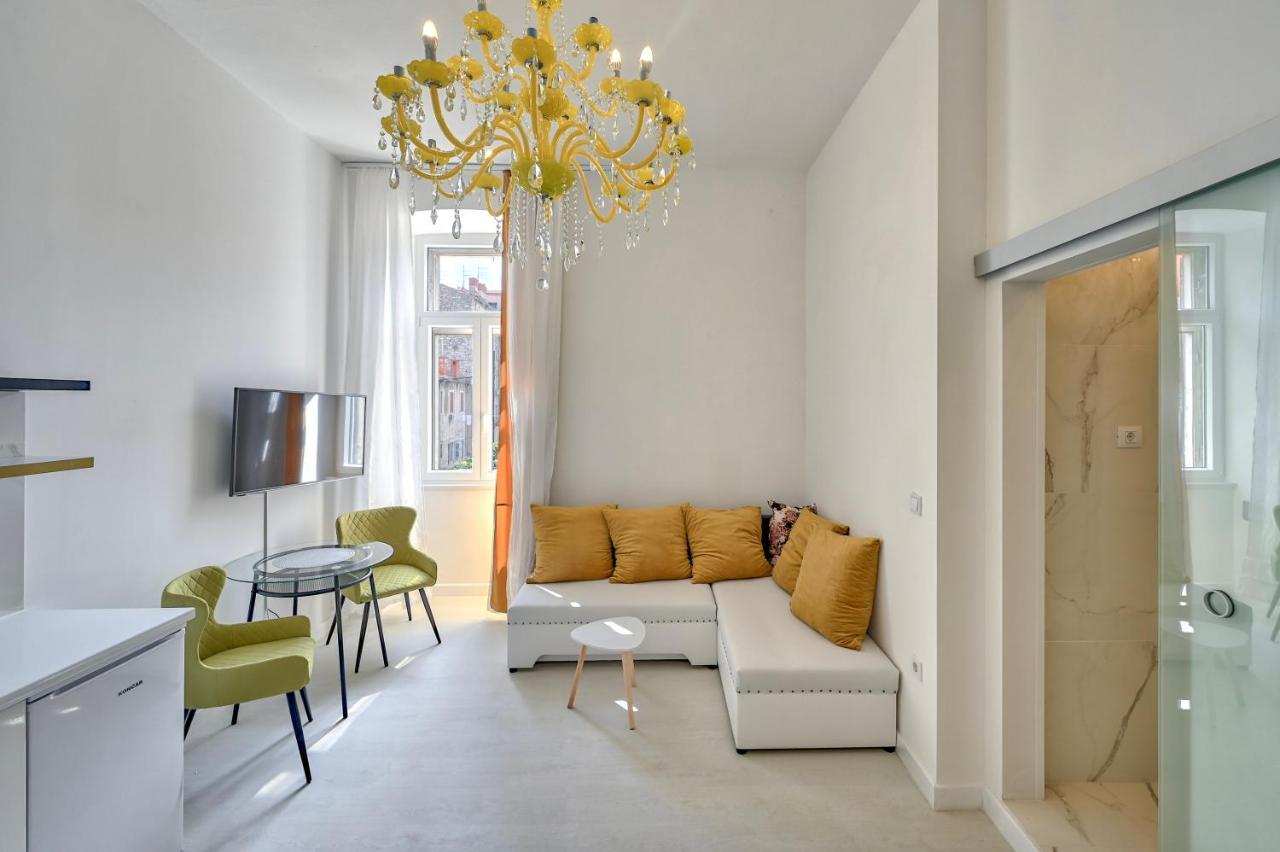 Collins Amethyst Center Apartment Pula Exterior photo