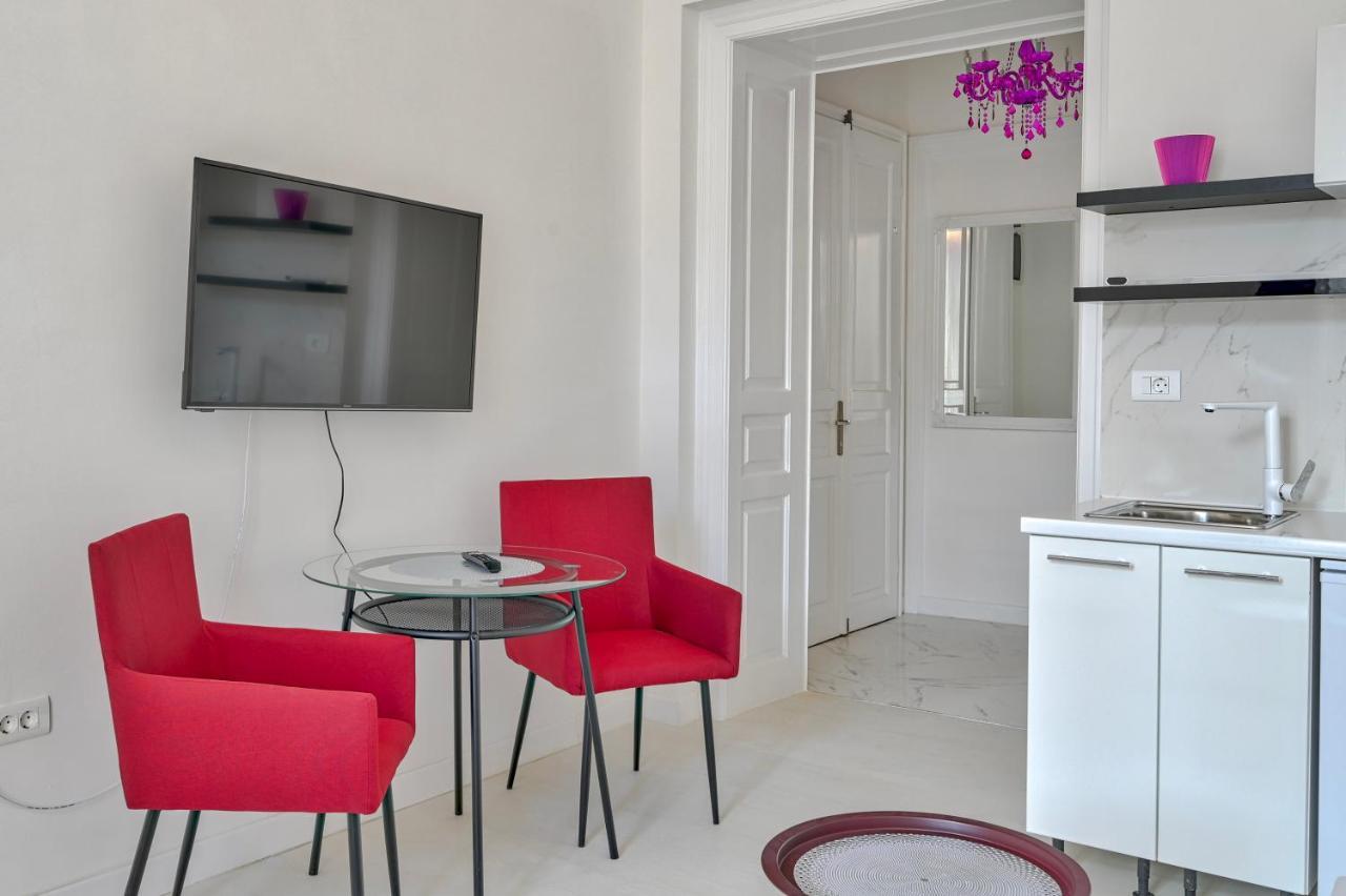 Collins Amethyst Center Apartment Pula Exterior photo